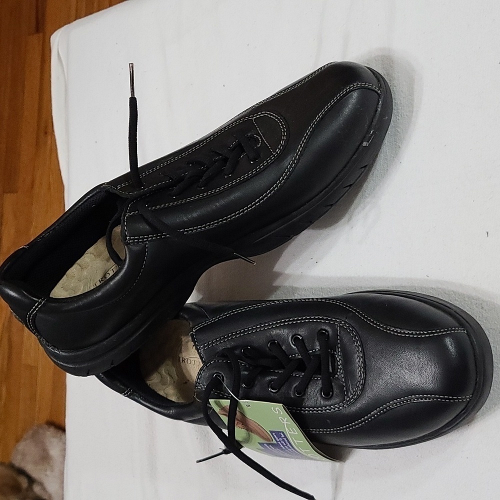 NWT Trotters Womens Sneakers Shock Absorb Black Sz‎ 11N(NARROW?)